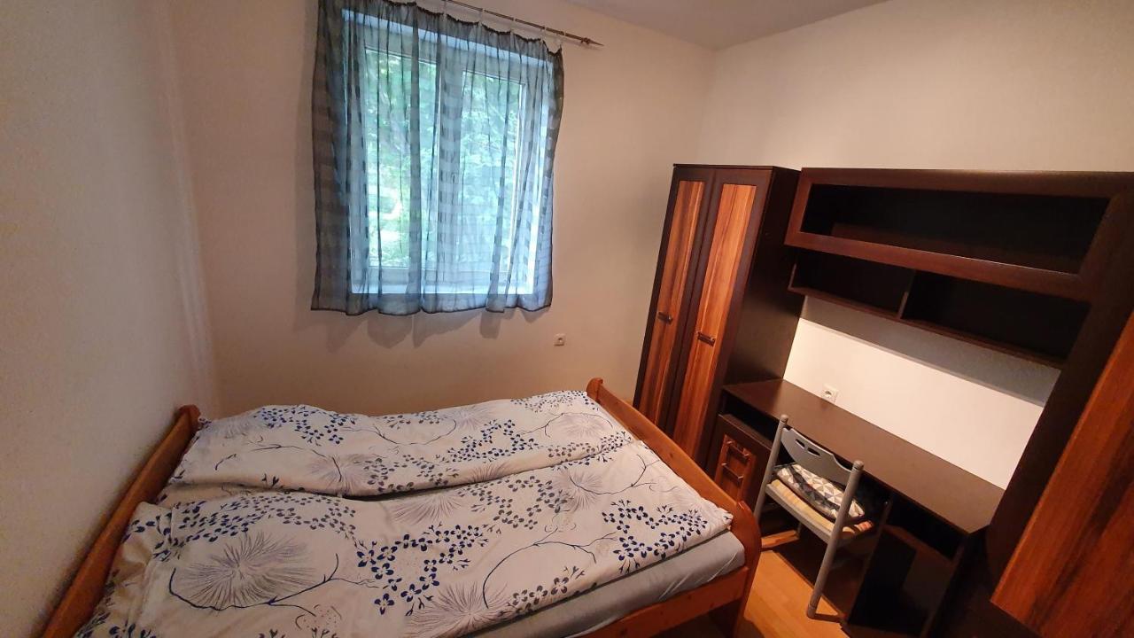 Aron Apartman باداتشونيتوماي المظهر الخارجي الصورة